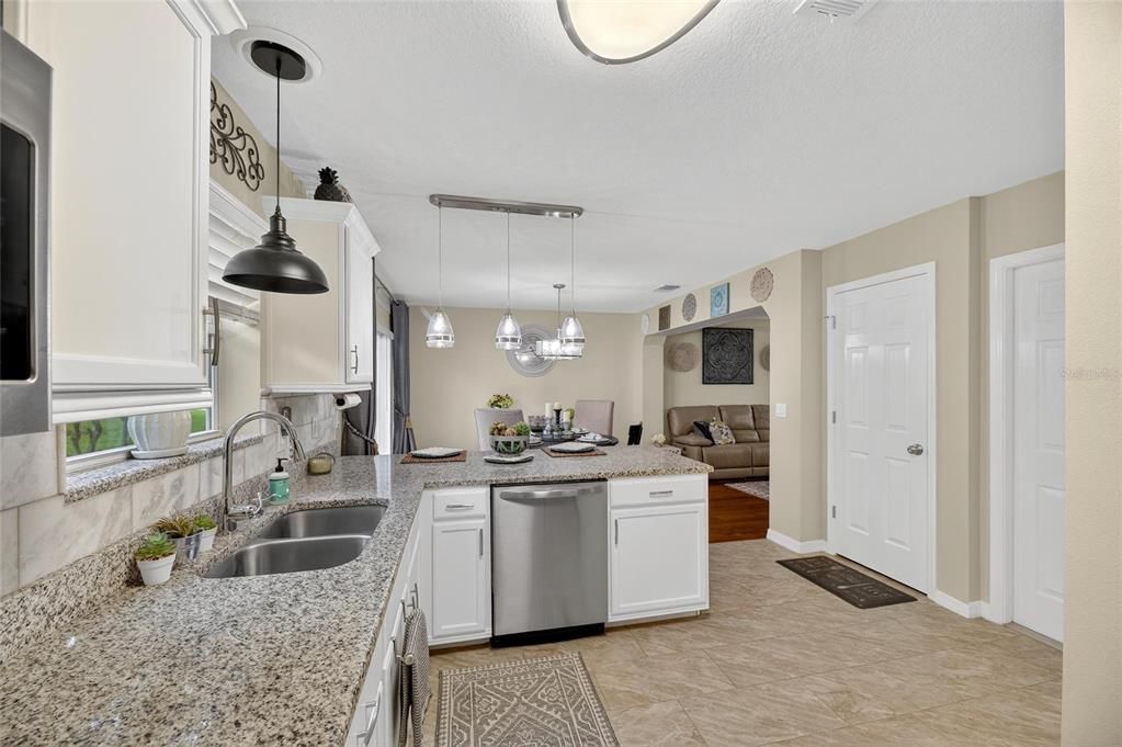 Active With Contract: $269,900 (2 beds, 1 baths, 1315 Square Feet)