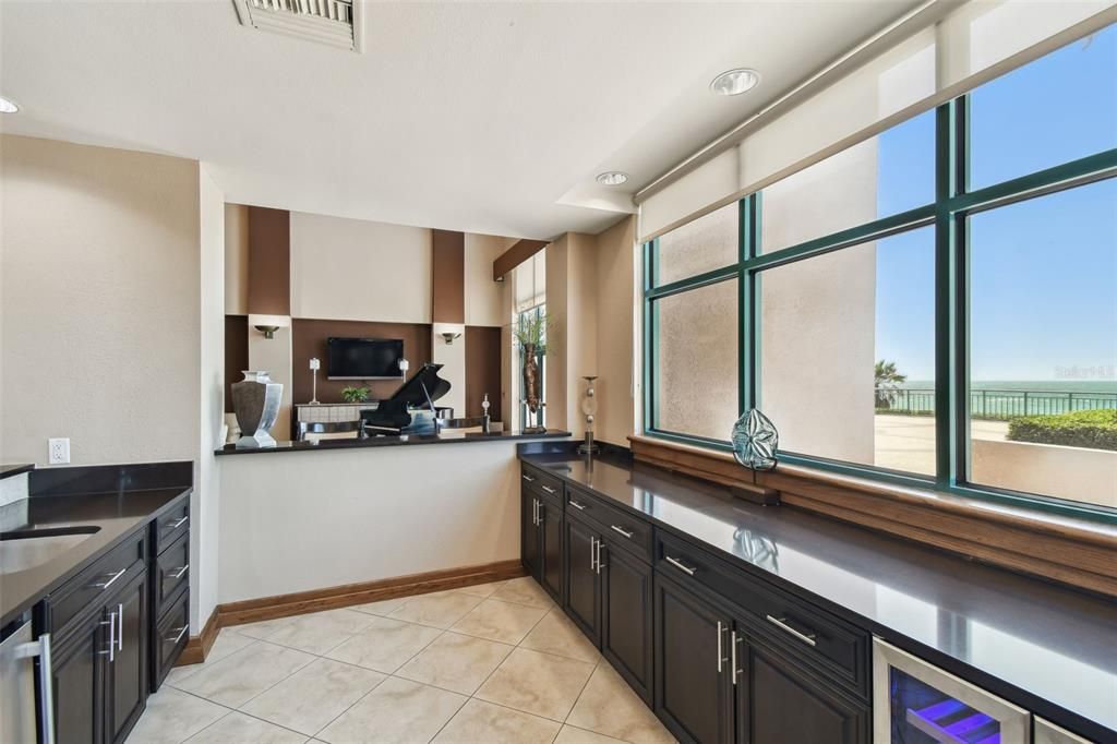 出租: $20,000 (4 贝兹, 4 浴室, 4336 平方英尺)