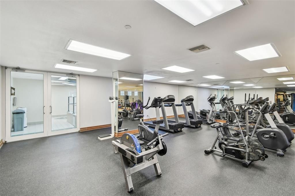 出租: $20,000 (4 贝兹, 4 浴室, 4336 平方英尺)