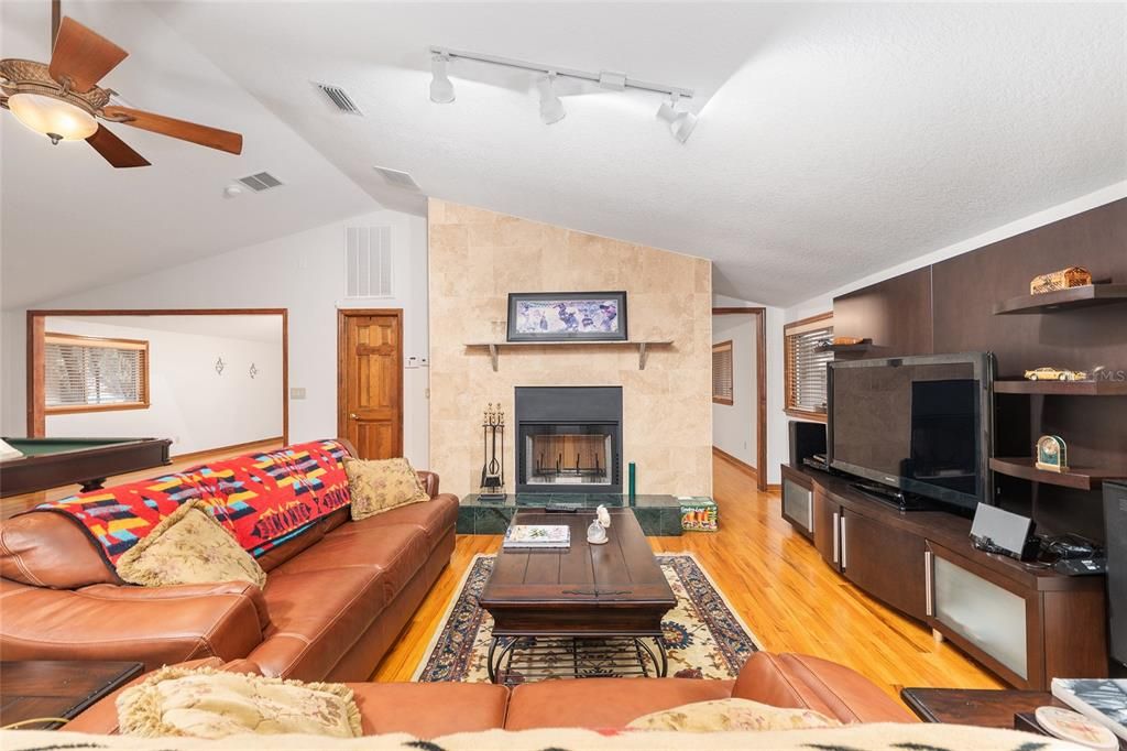 На продажу: $1,500,000 (6 спален, 4 ванн, 4819 Квадратных фут)