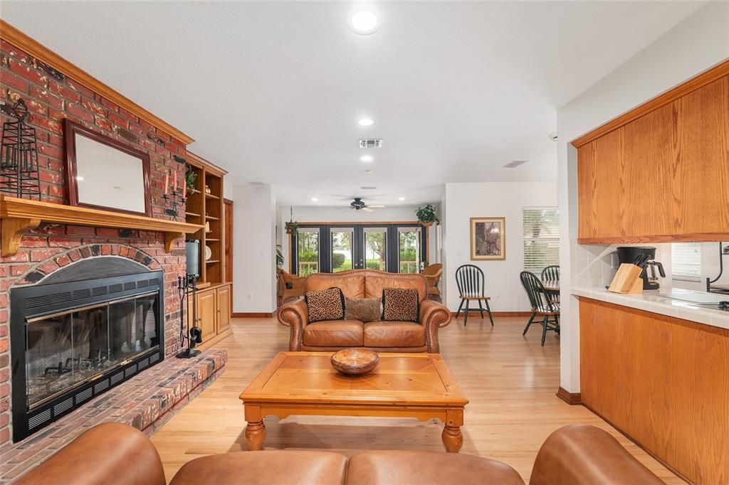 На продажу: $1,500,000 (6 спален, 4 ванн, 4819 Квадратных фут)