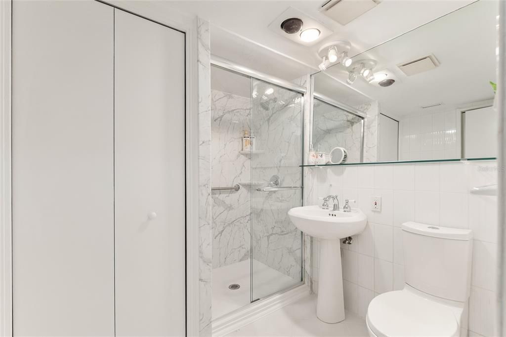 На продажу: $1,500,000 (6 спален, 4 ванн, 4819 Квадратных фут)