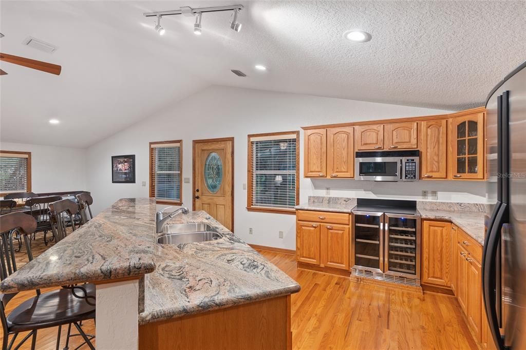 На продажу: $1,500,000 (6 спален, 4 ванн, 4819 Квадратных фут)