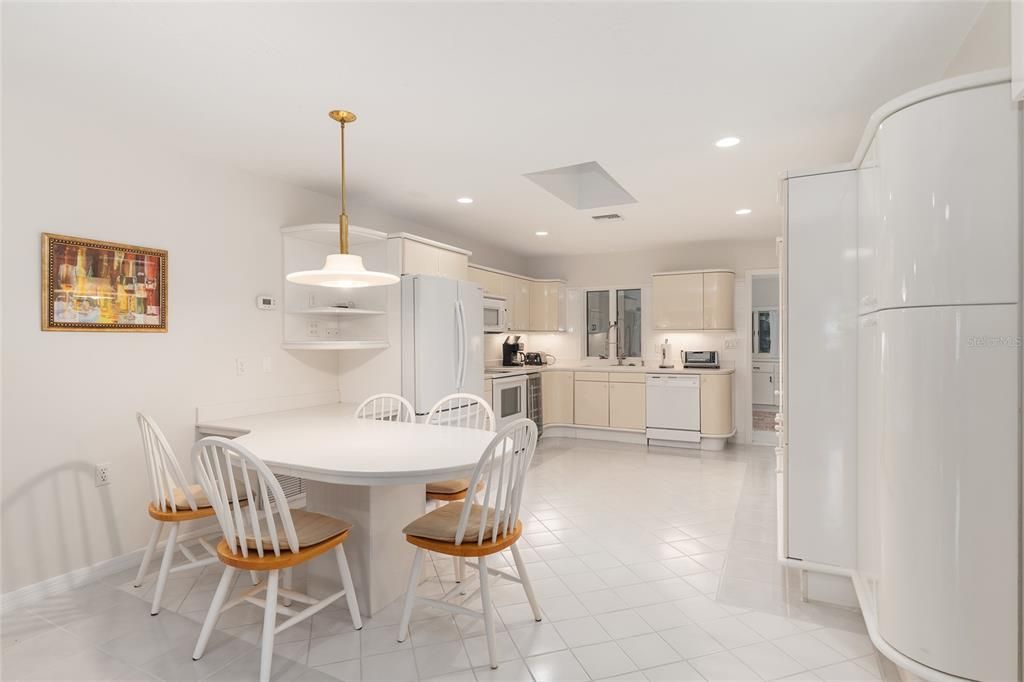 На продажу: $1,500,000 (6 спален, 4 ванн, 4819 Квадратных фут)