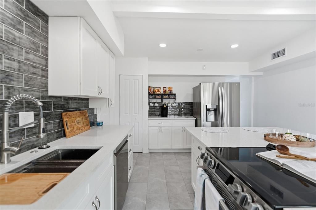 На продажу: $629,900 (3 спален, 2 ванн, 1469 Квадратных фут)