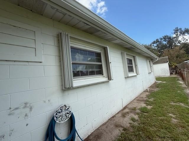 Active With Contract: $253,000 (2 beds, 1 baths, 969 Square Feet)