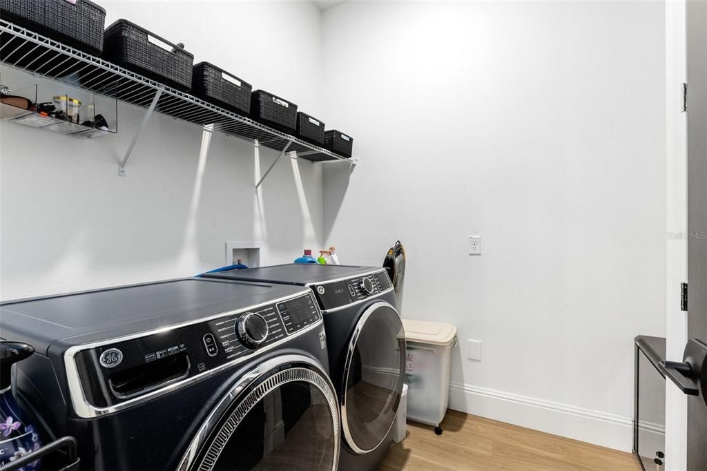 Active With Contract: $1,089,000 (4 beds, 3 baths, 3088 Square Feet)