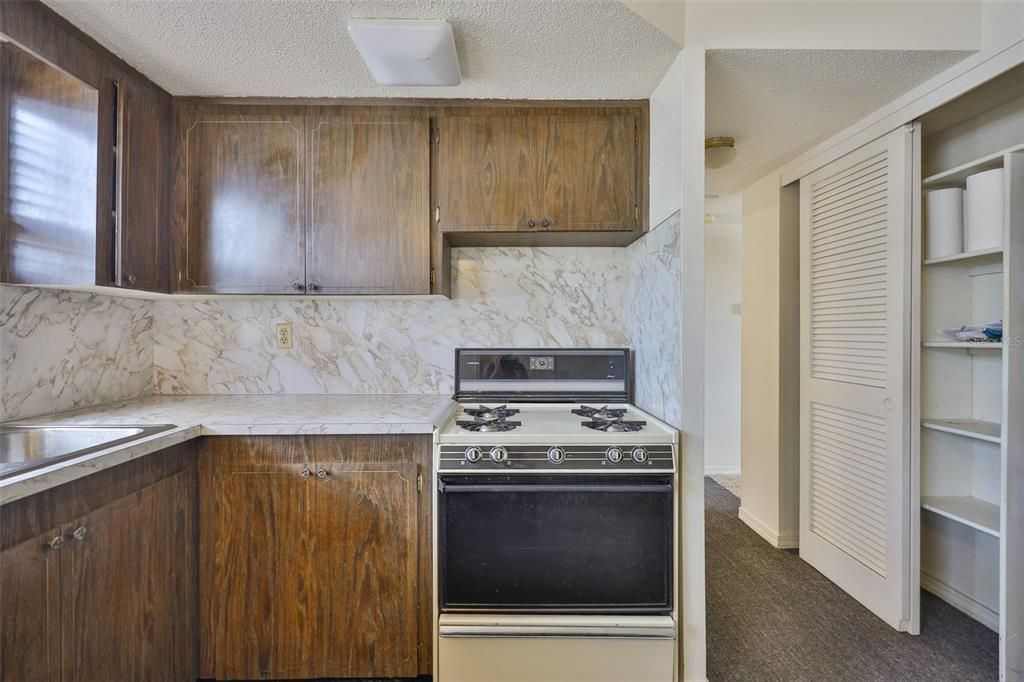 Под контрактом: $95,000 (1 спален, 1 ванн, 630 Квадратных фут)