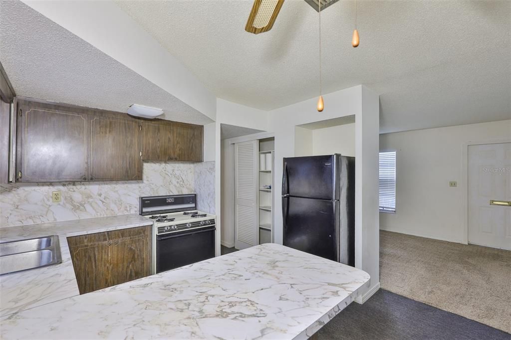 Под контрактом: $95,000 (1 спален, 1 ванн, 630 Квадратных фут)