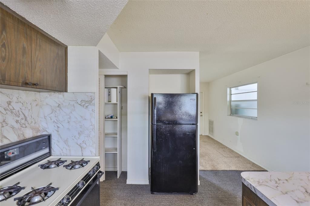 Под контрактом: $95,000 (1 спален, 1 ванн, 630 Квадратных фут)