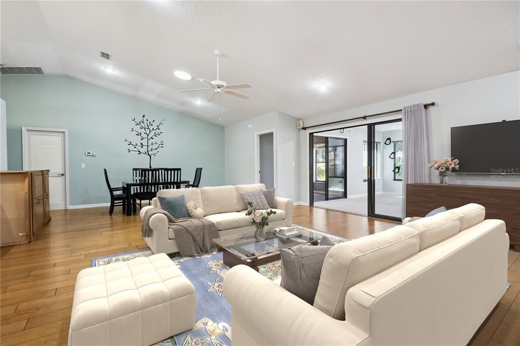 En Venta: $419,900 (3 camas, 2 baños, 2684 Pies cuadrados)