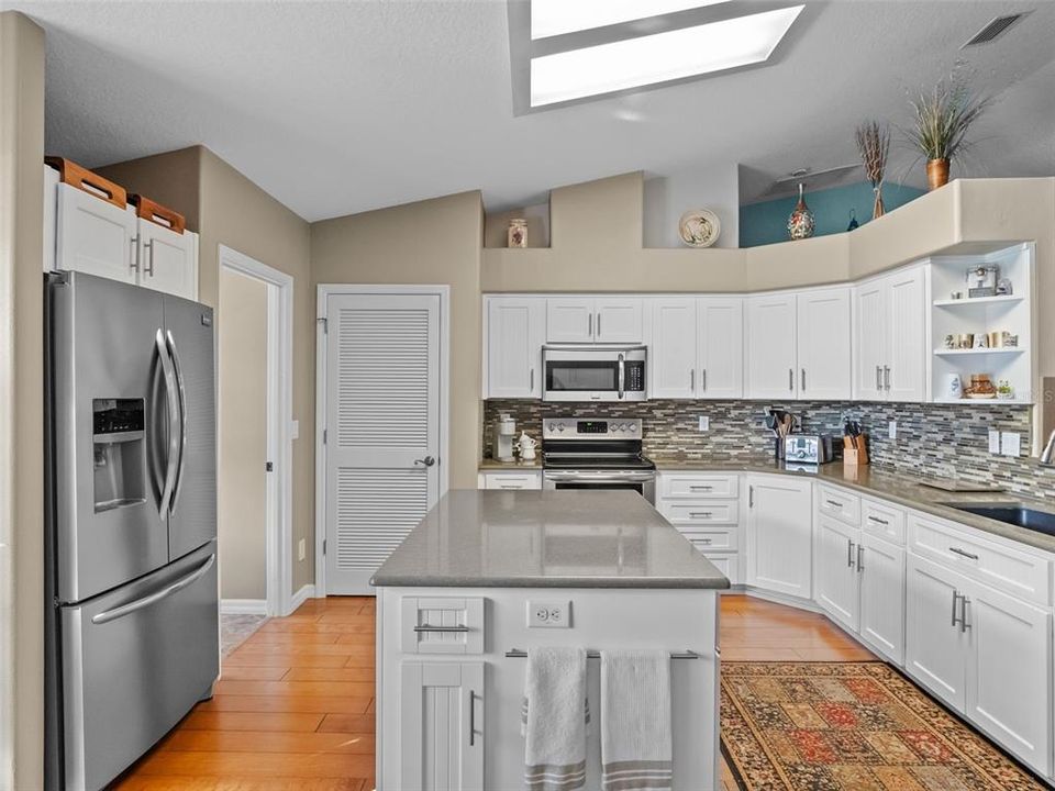 En Venta: $419,900 (3 camas, 2 baños, 2684 Pies cuadrados)