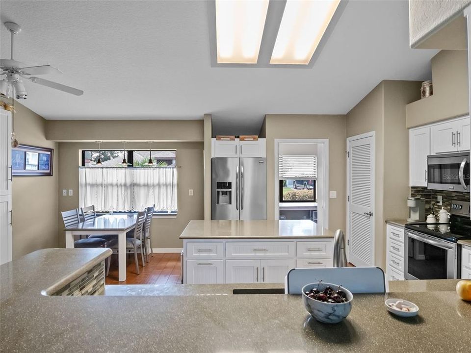 En Venta: $419,900 (3 camas, 2 baños, 2684 Pies cuadrados)