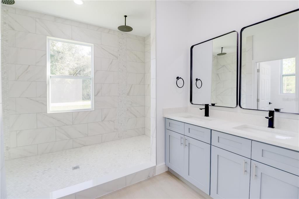 For Sale: $310,000 (4 beds, 2 baths, 1672 Square Feet)