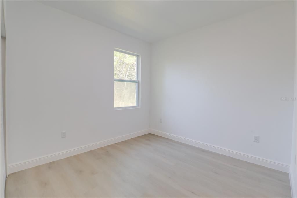 For Sale: $310,000 (4 beds, 2 baths, 1672 Square Feet)