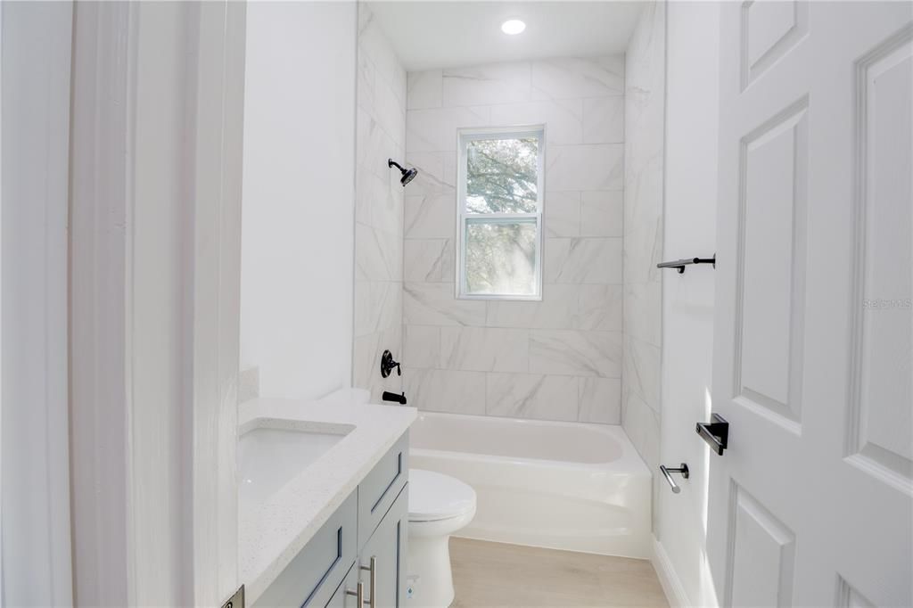 For Sale: $310,000 (4 beds, 2 baths, 1672 Square Feet)