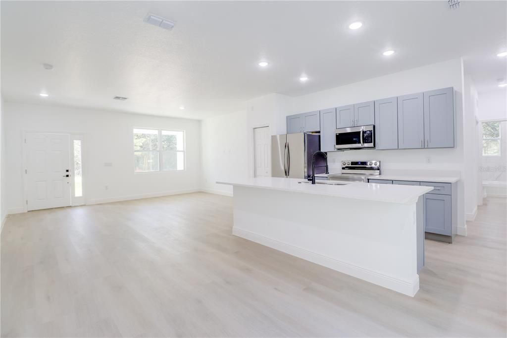 For Sale: $310,000 (4 beds, 2 baths, 1672 Square Feet)