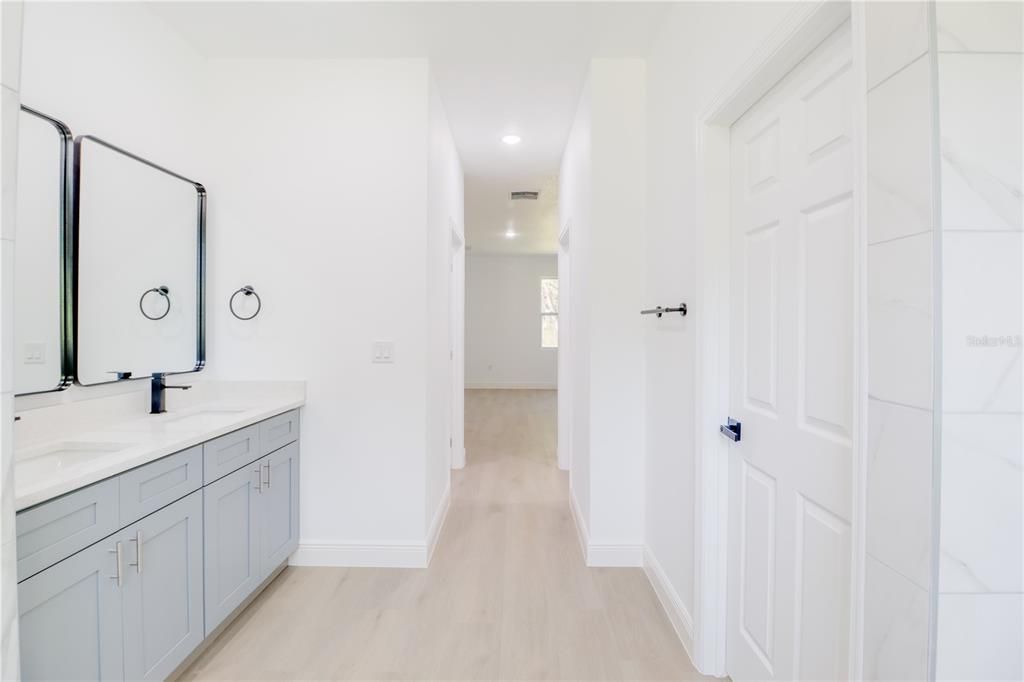 For Sale: $310,000 (4 beds, 2 baths, 1672 Square Feet)