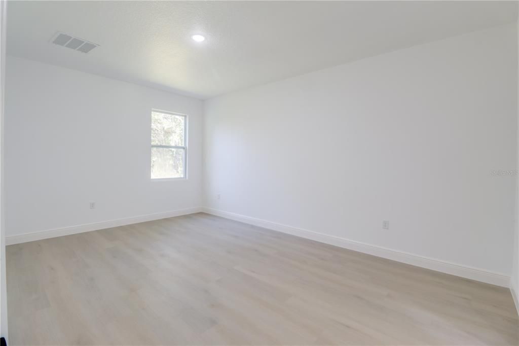 For Sale: $310,000 (4 beds, 2 baths, 1672 Square Feet)