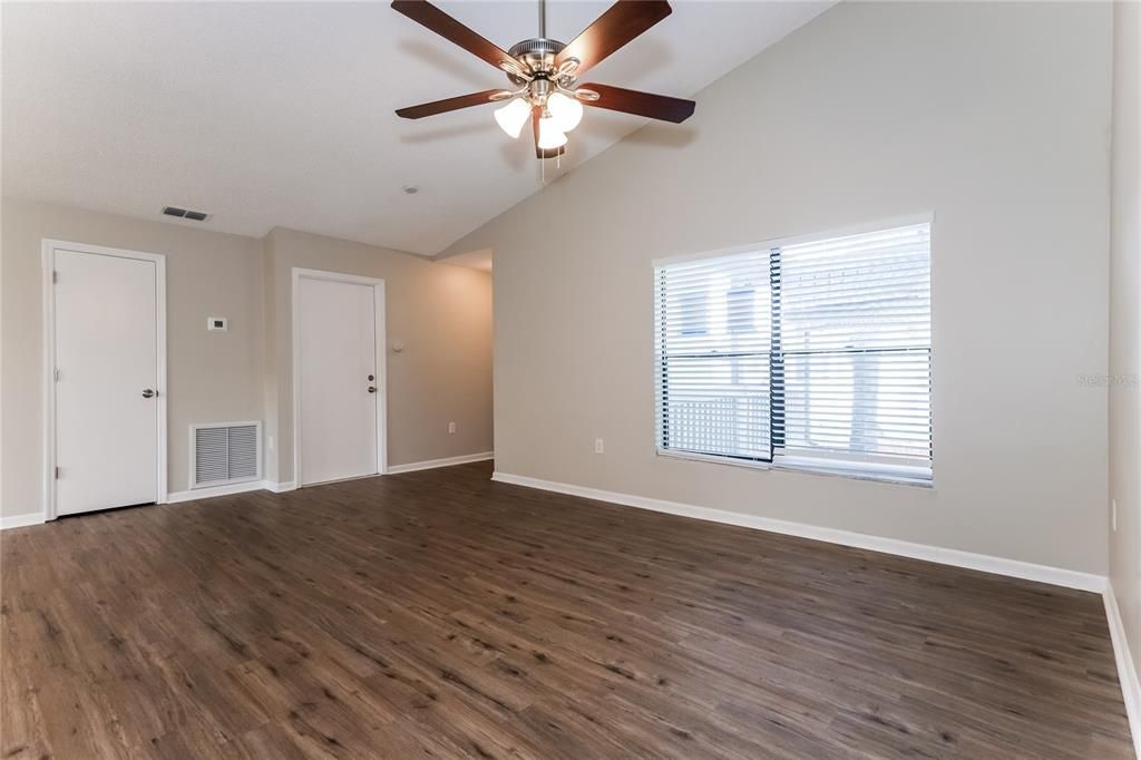 For Rent: $2,270 (3 beds, 2 baths, 1270 Square Feet)