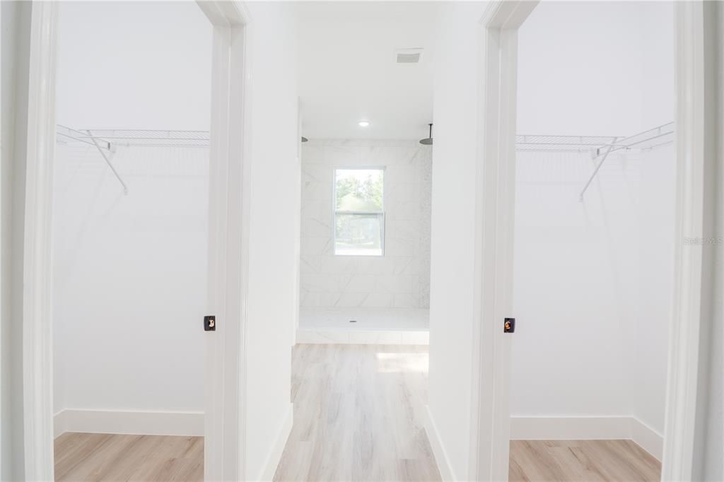 For Sale: $300,000 (4 beds, 2 baths, 1672 Square Feet)