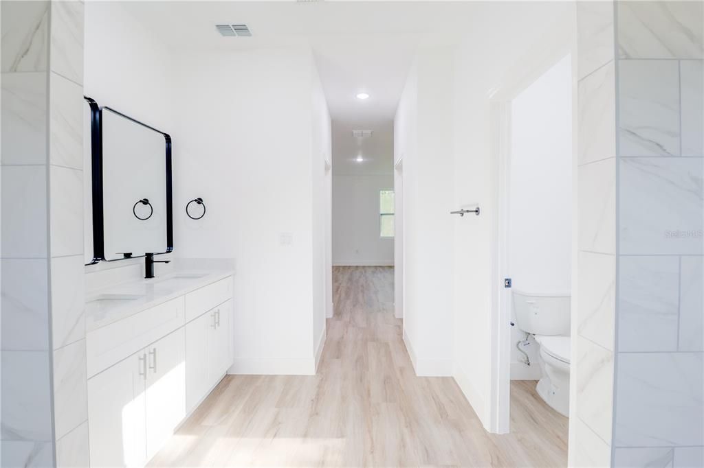 For Sale: $300,000 (4 beds, 2 baths, 1672 Square Feet)