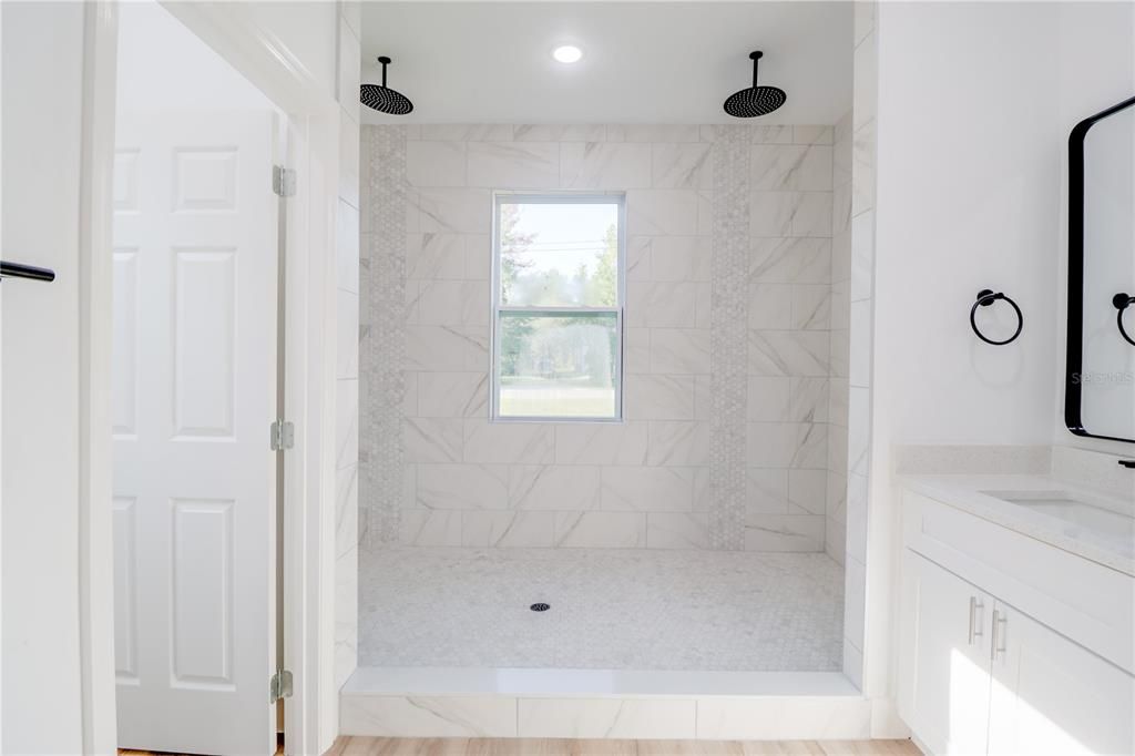 For Sale: $300,000 (4 beds, 2 baths, 1672 Square Feet)