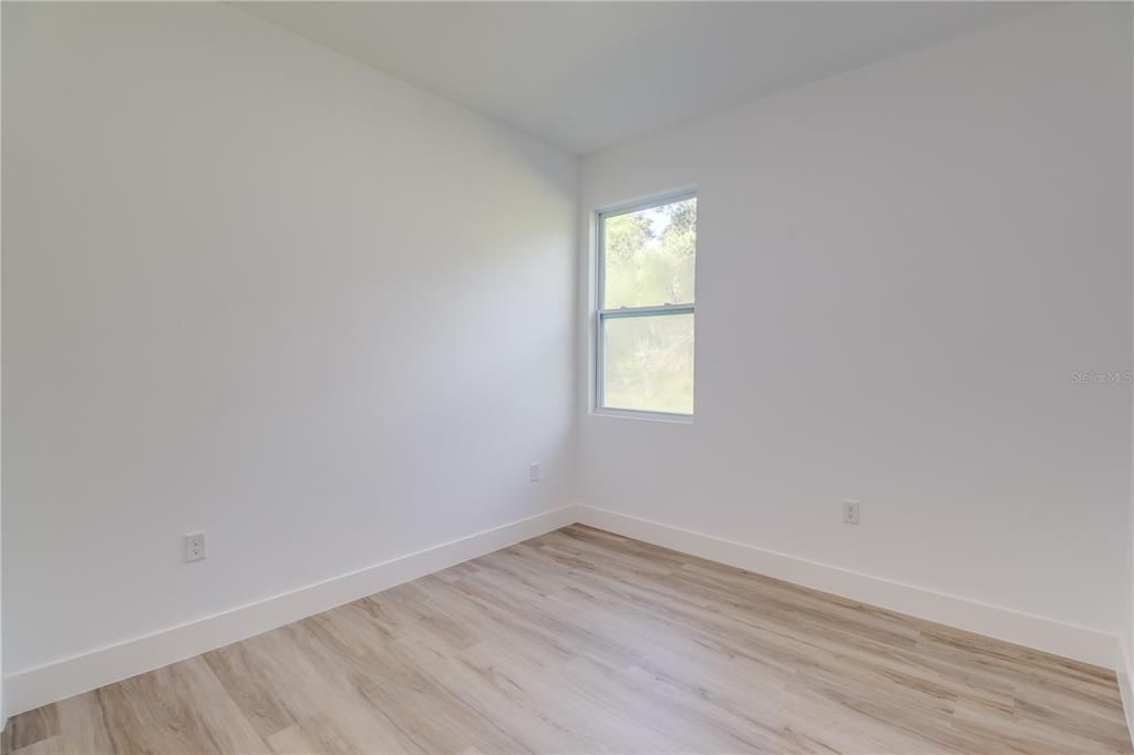 For Sale: $300,000 (4 beds, 2 baths, 1672 Square Feet)