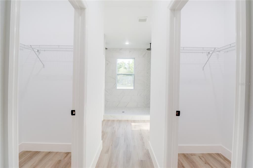 For Sale: $300,000 (4 beds, 2 baths, 1672 Square Feet)