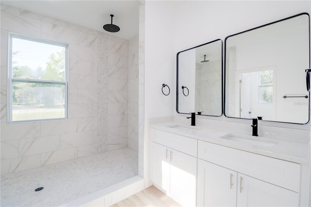 For Sale: $300,000 (4 beds, 2 baths, 1672 Square Feet)