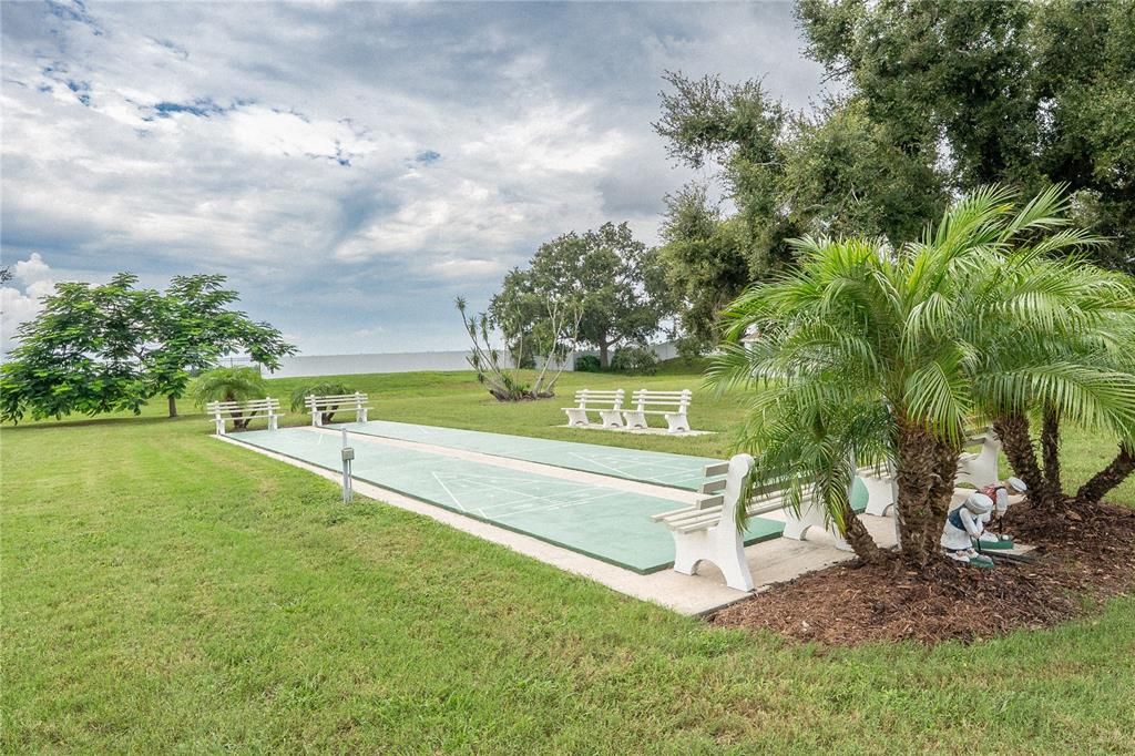 Под контрактом: $1,495 (2 спален, 2 ванн, 1100 Квадратных фут)