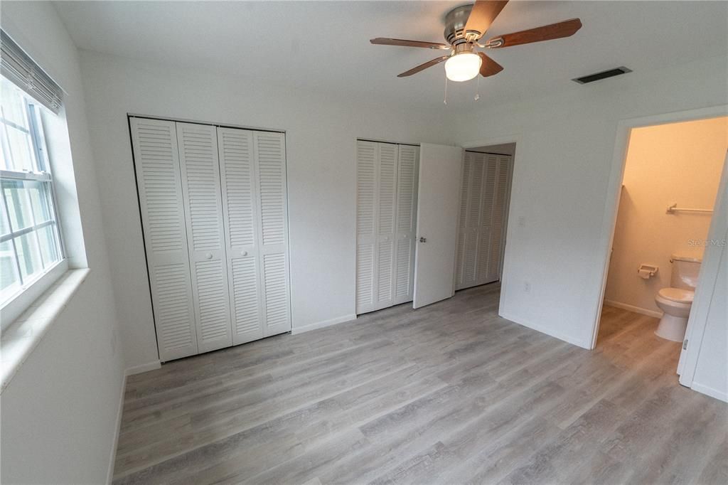 Под контрактом: $1,495 (2 спален, 2 ванн, 1100 Квадратных фут)