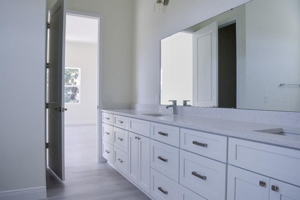 For Sale: $689,900 (4 beds, 3 baths, 2881 Square Feet)