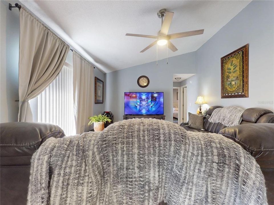 Active With Contract: $225,000 (3 beds, 2 baths, 1071 Square Feet)