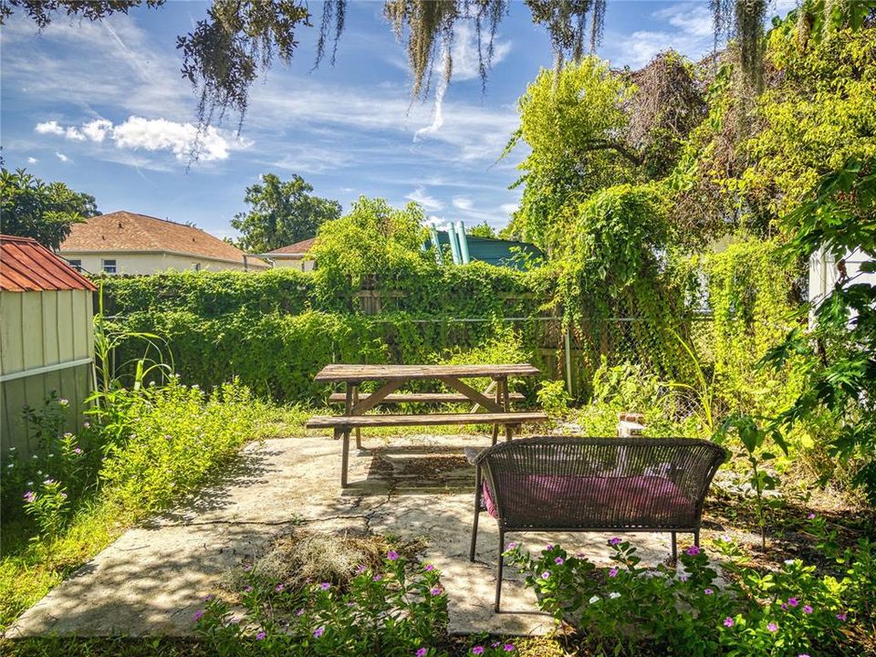 Active With Contract: $225,000 (3 beds, 2 baths, 1071 Square Feet)