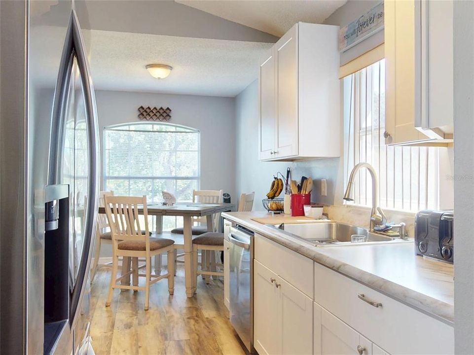 Active With Contract: $225,000 (3 beds, 2 baths, 1071 Square Feet)