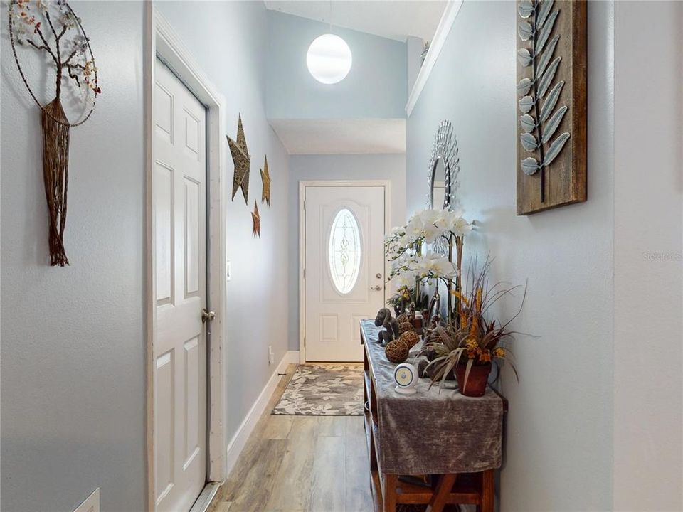 Active With Contract: $225,000 (3 beds, 2 baths, 1071 Square Feet)