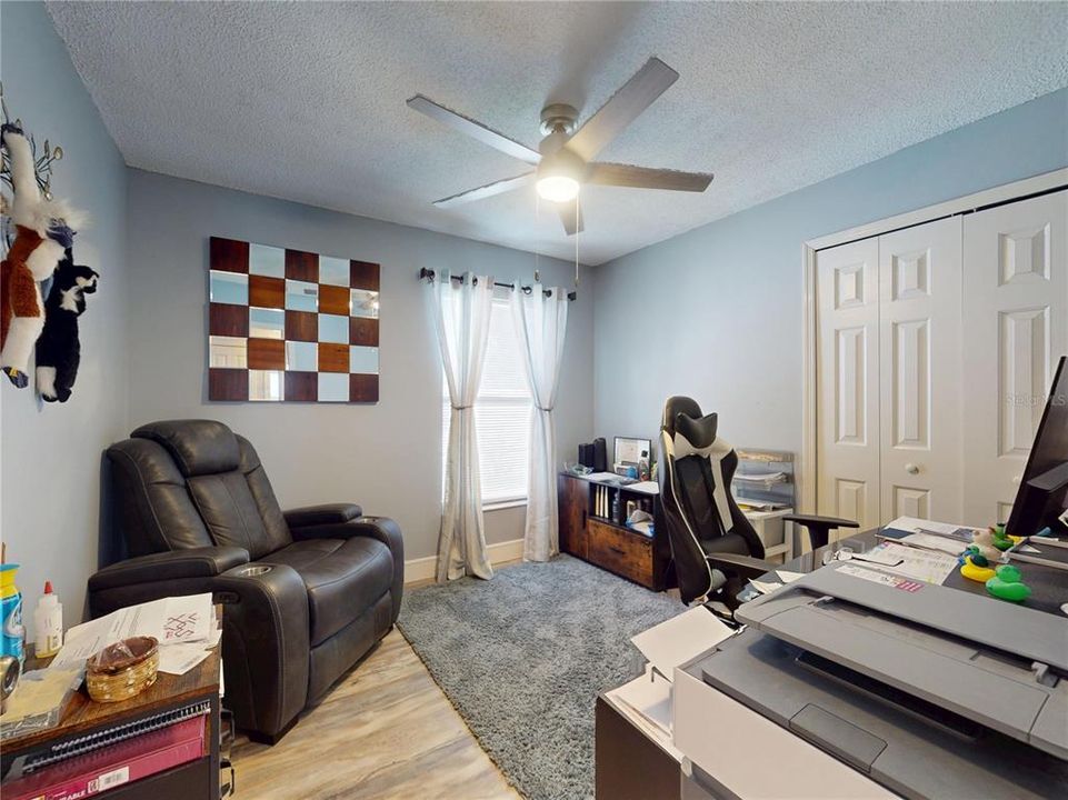 Active With Contract: $225,000 (3 beds, 2 baths, 1071 Square Feet)