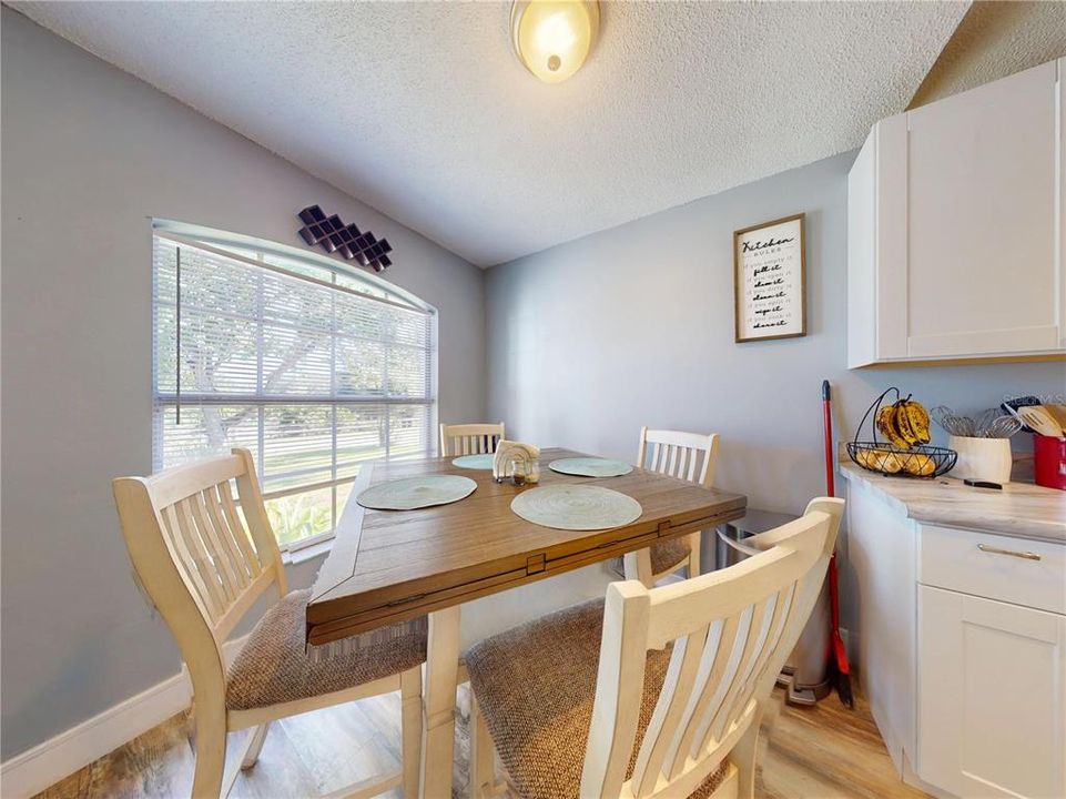 Active With Contract: $225,000 (3 beds, 2 baths, 1071 Square Feet)