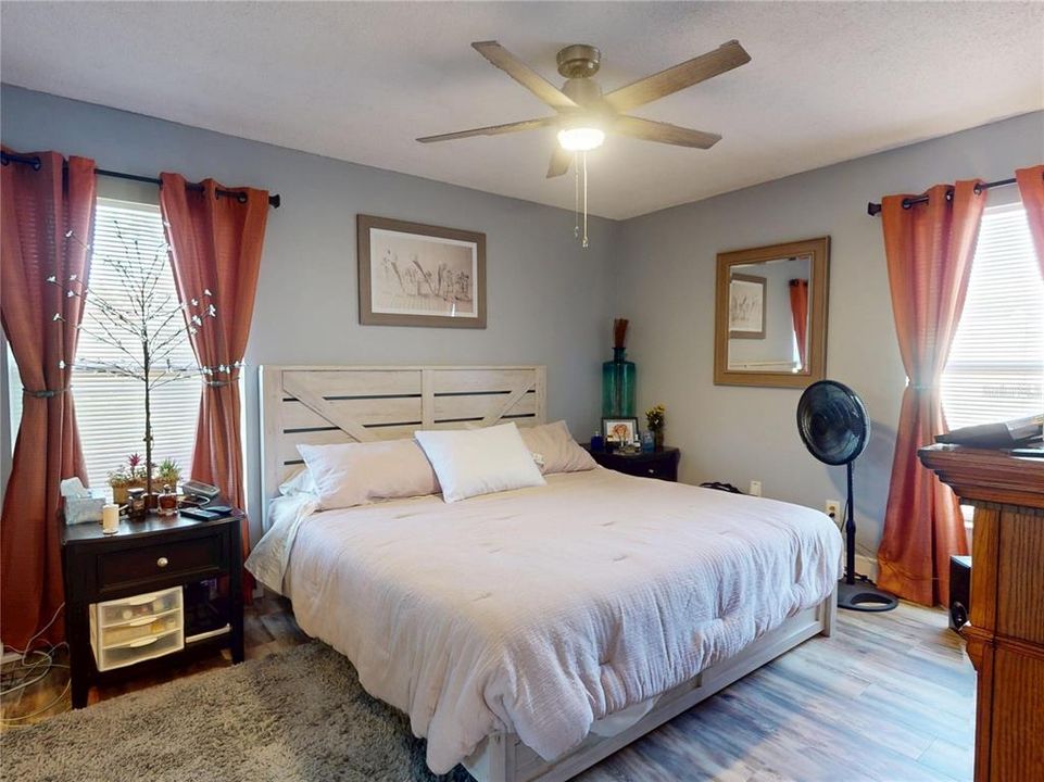 Active With Contract: $225,000 (3 beds, 2 baths, 1071 Square Feet)