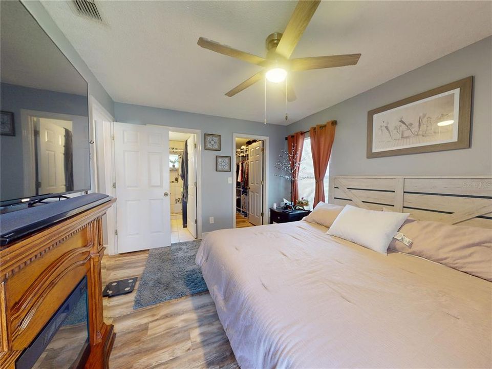 Active With Contract: $225,000 (3 beds, 2 baths, 1071 Square Feet)