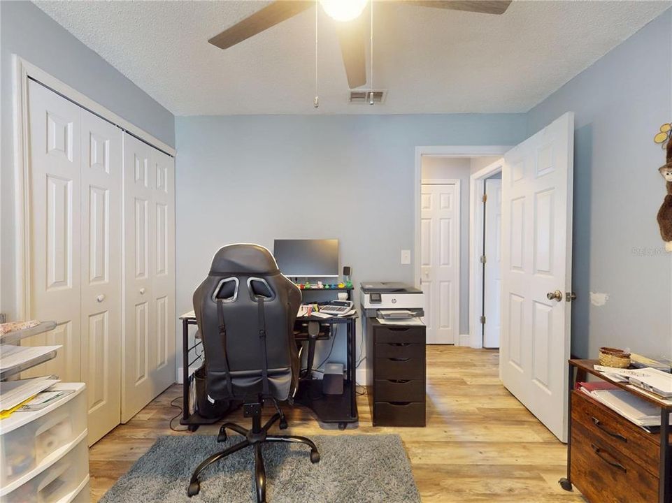 Active With Contract: $225,000 (3 beds, 2 baths, 1071 Square Feet)