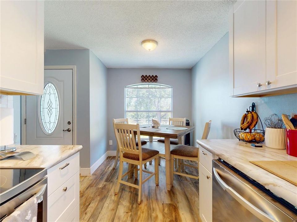 Active With Contract: $225,000 (3 beds, 2 baths, 1071 Square Feet)