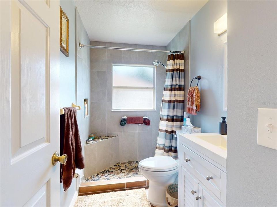 Active With Contract: $225,000 (3 beds, 2 baths, 1071 Square Feet)