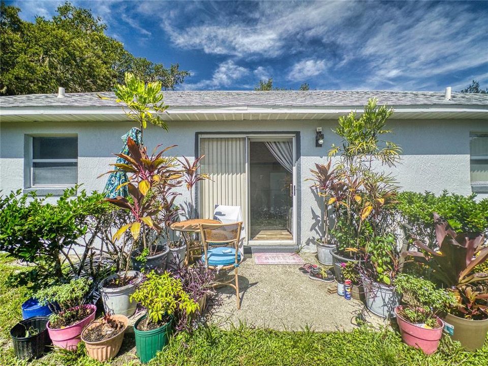 Active With Contract: $225,000 (3 beds, 2 baths, 1071 Square Feet)