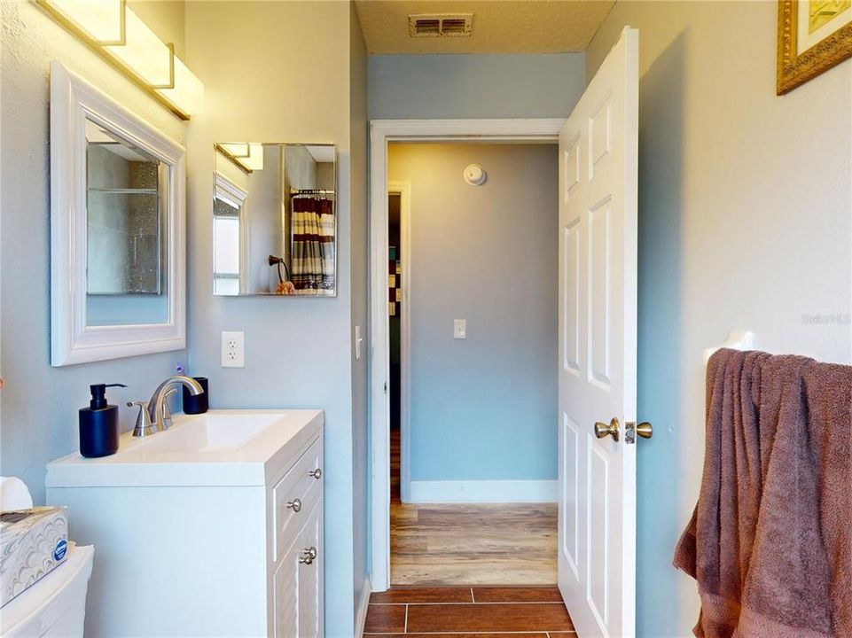 Active With Contract: $225,000 (3 beds, 2 baths, 1071 Square Feet)