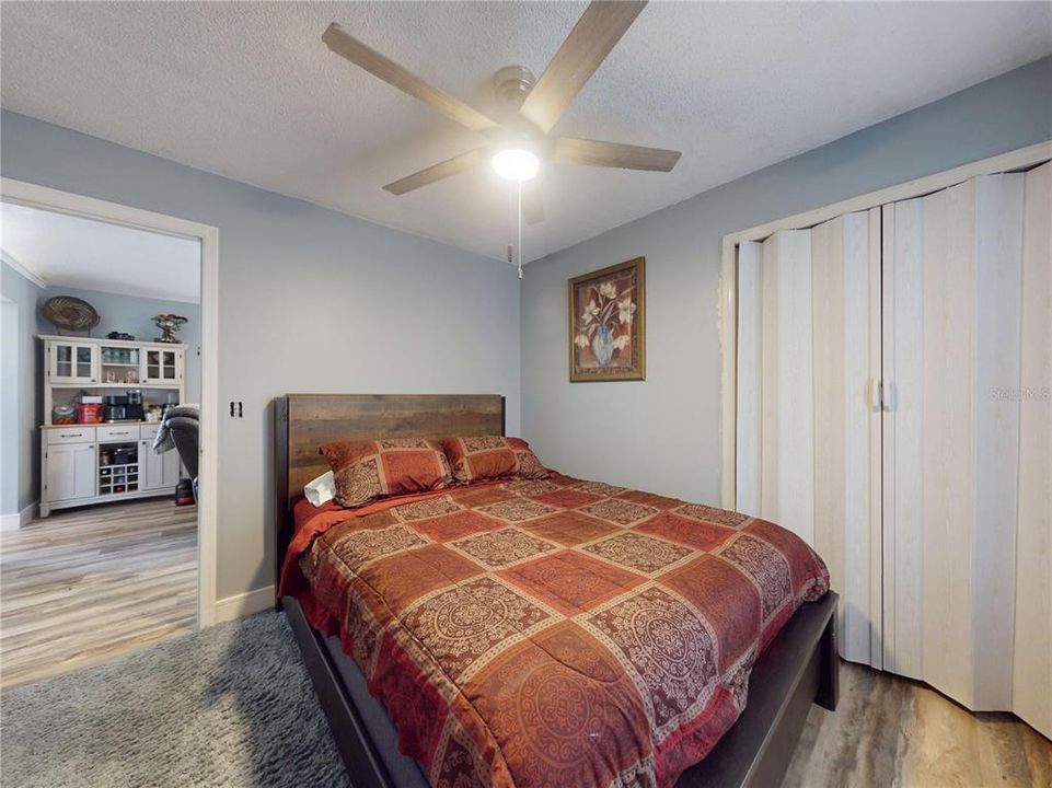 Active With Contract: $225,000 (3 beds, 2 baths, 1071 Square Feet)