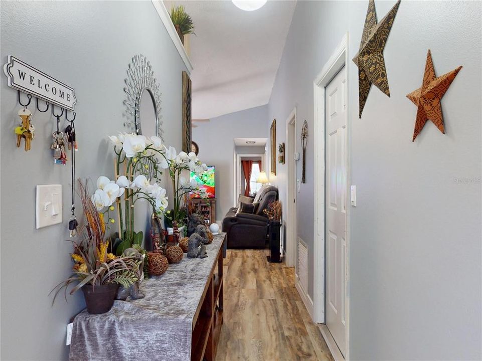 Active With Contract: $225,000 (3 beds, 2 baths, 1071 Square Feet)