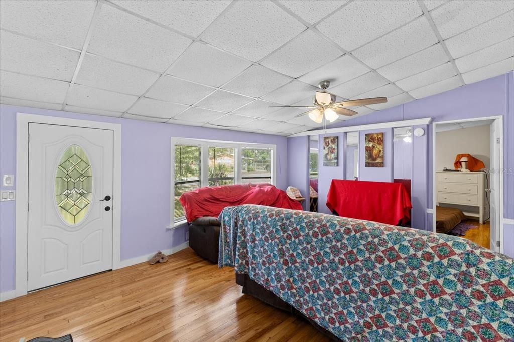 For Sale: $195,000 (3 beds, 2 baths, 1352 Square Feet)