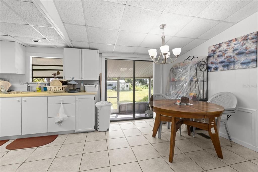 For Sale: $195,000 (3 beds, 2 baths, 1352 Square Feet)